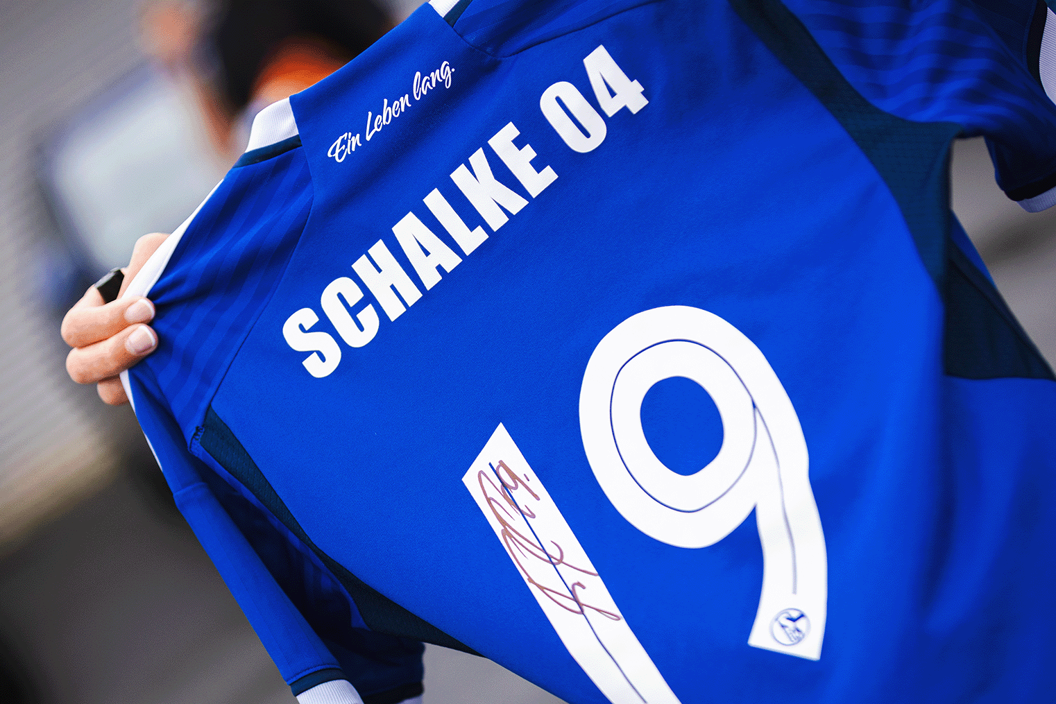 Schalke Trikot mit Signatur
